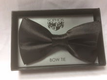 Load image into Gallery viewer, Bow Tie Black pre-tied