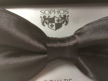 Load image into Gallery viewer, Bow Tie Black pre-tied