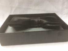 Load image into Gallery viewer, Bow Tie Black pre-tied