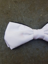 Load image into Gallery viewer, Silk Contrasting Bow Tie (White-Black)