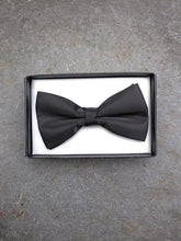 Load image into Gallery viewer, Barathea Bow Tie (Black)