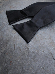 Silk Self Tie Bow (Black)