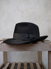 Load image into Gallery viewer, Capone Fedora Hat (Black 100% fur Felt)