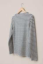 Load image into Gallery viewer, Linen Breton Top | Minquiers (Cream / Navy) by Saint James