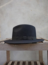 Load image into Gallery viewer, Crushable Trilby Hat (Black)