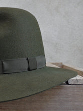 Load image into Gallery viewer, Crushable Trilby Hat (Olive)