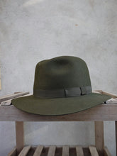 Load image into Gallery viewer, Crushable Trilby Hat (Olive)
