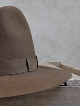 Load image into Gallery viewer, Crushable Trilby Hat (Sable)