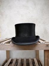 Load image into Gallery viewer, Polished Top Hat (Black)