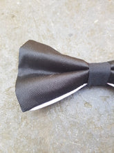 Load image into Gallery viewer, Silk Contrasting Bow Tie (Black-White)
