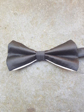Load image into Gallery viewer, Silk Contrasting Bow Tie (Black-White)