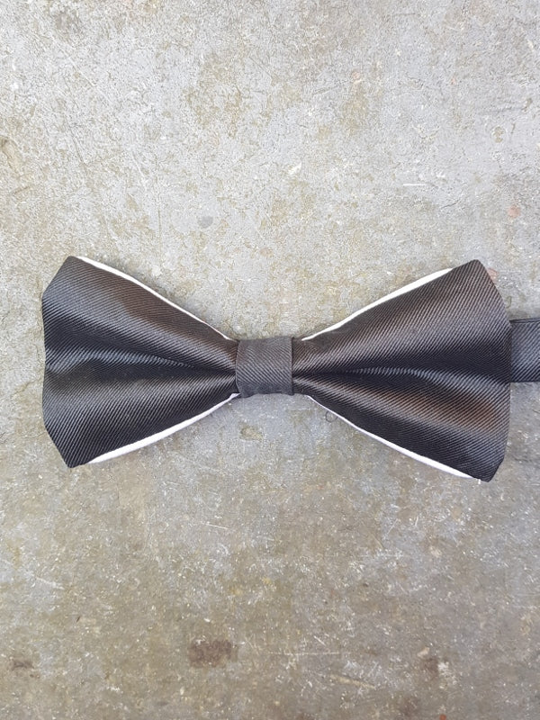 Silk Contrasting Bow Tie (Black-White)