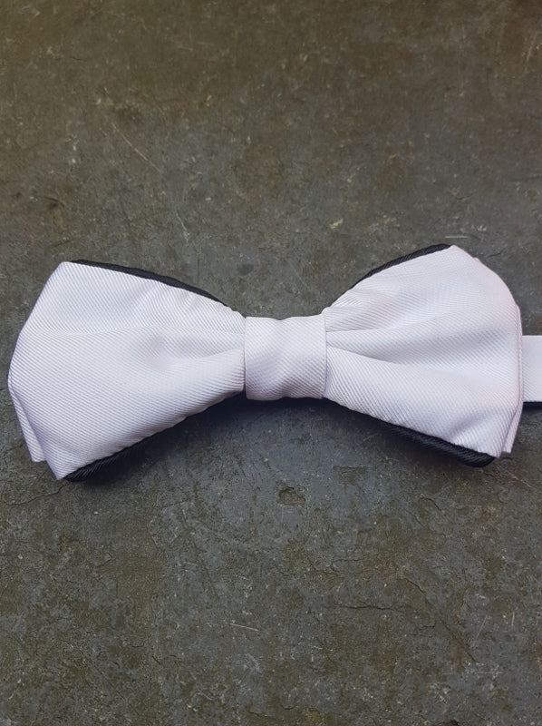 Silk Contrasting Bow Tie (White-Black)