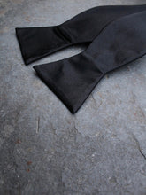 Load image into Gallery viewer, Silk Self Tie Bow (Black)
