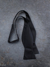 Load image into Gallery viewer, Silk Self Tie Bow (Black)
