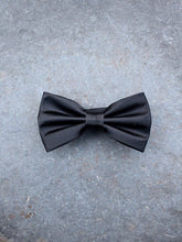 Load image into Gallery viewer, Formal Silk Bow Tie (Black)