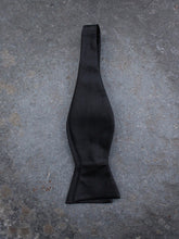 Load image into Gallery viewer, Silk Self Tie Bow (Black)