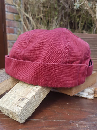 Dockers Skullcap In Navy, Denim or Brick red.