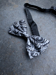Paisley Bow Tie (Grey)