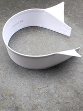 Load image into Gallery viewer, Wing Collar